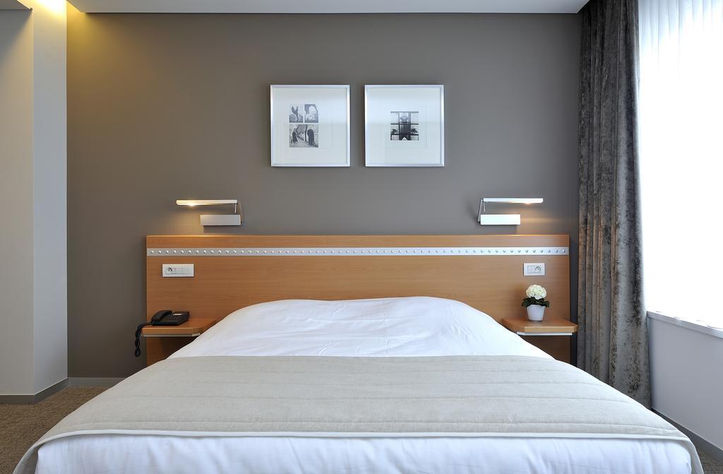 Business By Parkhotel -Annex- Kortrijk Room photo